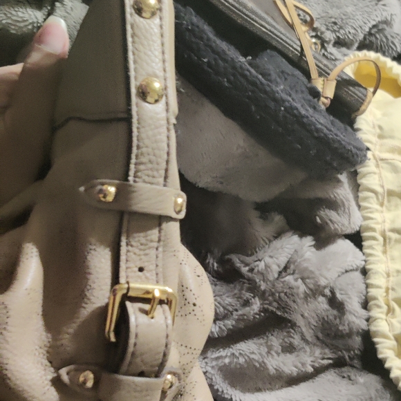 Louis Vuitton Mahina Perforated hobo - Picture 8 of 16